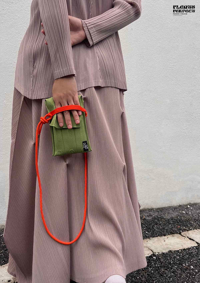 Pleats Perfect Phone Pouch (Olive Green)
