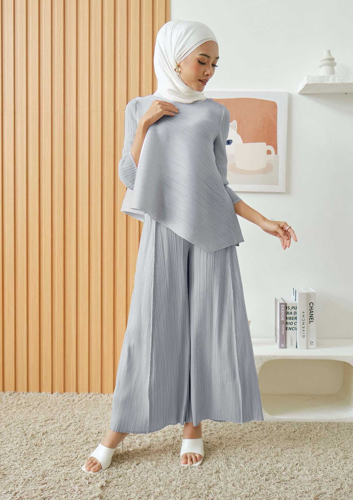 Jane Cloud Pleated Asymmetric Top