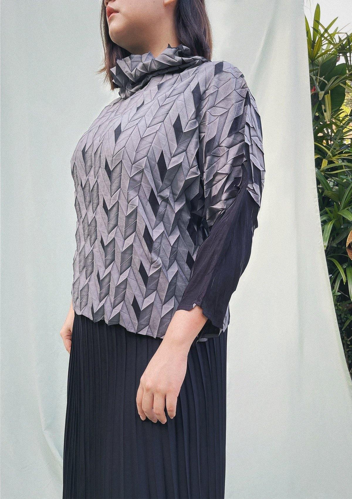 Kaia Resort Black Origami Pleated Blouse - xanderkloths