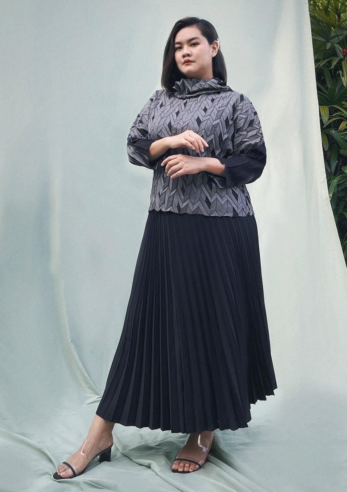 Kaia Resort Black Origami Pleated Blouse - xanderkloths